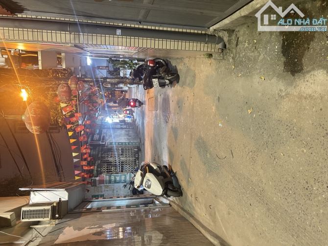 Bán nhà Khương Trung, dân xây, 50m ra phố, đường ô tô, trước cửa thoáng sáng, hơn 8 tỷ