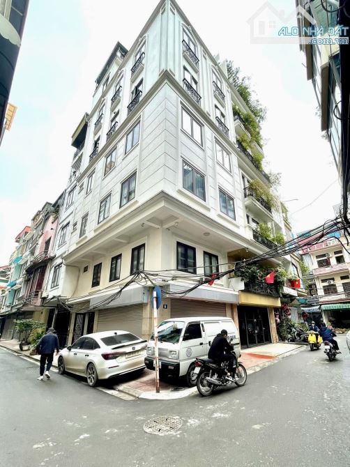 Lô góc Hoàng Cầu, sát phố, KD, ô tô tránh, gara, 6T thang máy, ở & cho thuê 50tr/tháng