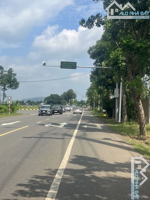 Bán lô đất 1 mẫu 3 mặt tiền quốc lộ 56 đối diện khu công nghiệp sonadzi châu Đức