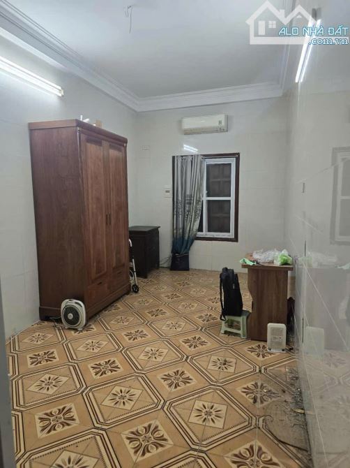 Cho thuê nhà nguyên căn 112 Nam Dư, 22m2 x 3 tầng - 2 ngủ - 2 wc, 6 triệu/ tháng.