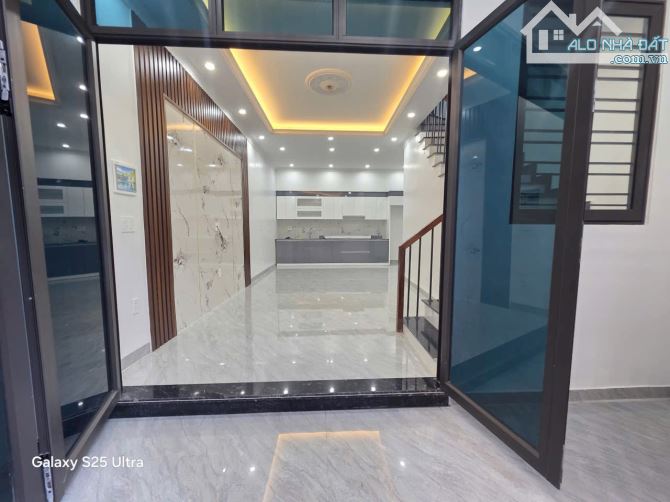 Bán nhà 3 tầng vị trí đẹp 40m2 ngang 5m