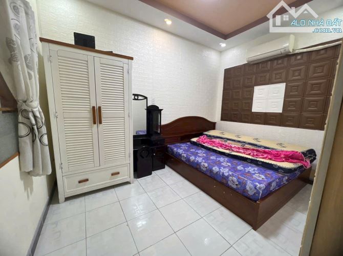 Chung cư  Trần Nhật Duật,Tân Định, Quận 1: 73m2,2p ngủ ,NT, 12tr