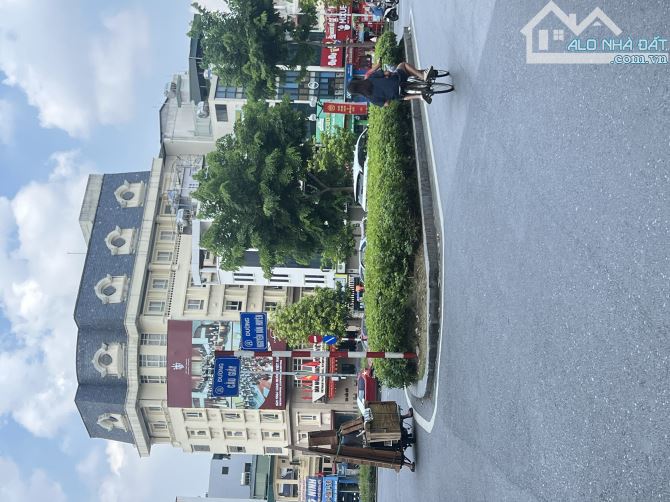GIA ĐÌNH CẦN BÁN NHÀ NGUYỄN VĂN HUYÊN - CẦU GIẤY, GẦN CV NGHĨA ĐÔ, 80m 5T, GIÁ 15.3 TỶ