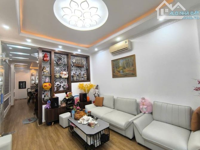 Siêu phẩm Tư Đình - ngõ thông - gara ô tô - 5 tầng 4 ngủ - 50m -13.3 tỷ