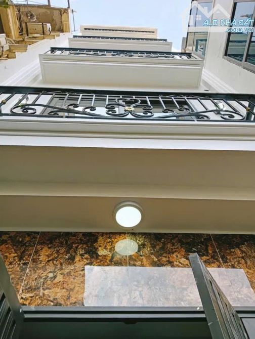 NHÀ MỚI, 5 TẦNG, 3 PHÒNG NGỦ, VỊ TRÍ VÀNG KIM GIANG - VÀI BƯỚC RA Ô TÔ, GIÁ 8.1 TỶ
