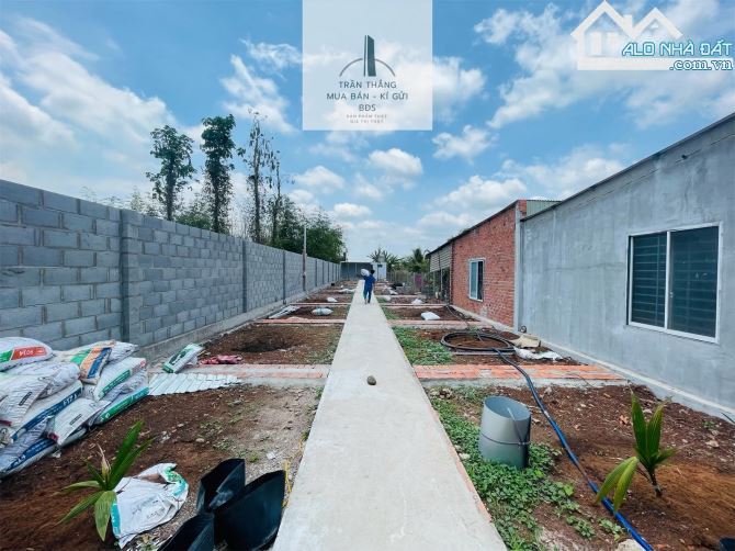 Bán đất tặng căn nhà mới ngay TT ngã 6 Đá Bạc gần KCN - Mặt Tiền TL 765