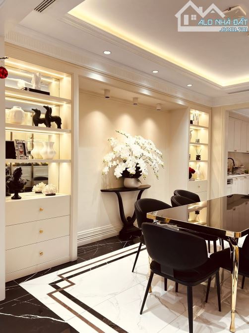 Bán nhà Nguyễn Văn Cừ, Long Biên: 38m2, 5 tầng, hơn 7 tỷ, ngõ rộng, ô tô tránh, 4 thoáng
