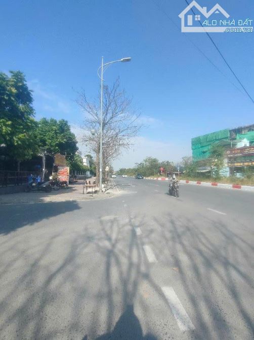 Bán đất thị trấn yên Viên 90m2, vỉa hè, kinh doanh, mặt phố- nhỉnh 9 tỷ