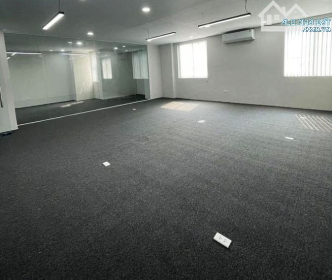 Bán nguyên tầng 3 sàn thương mại 1100m2, mặt phố Nguyễn Trãi, sổ lâu dài. giá 58 tỷ.