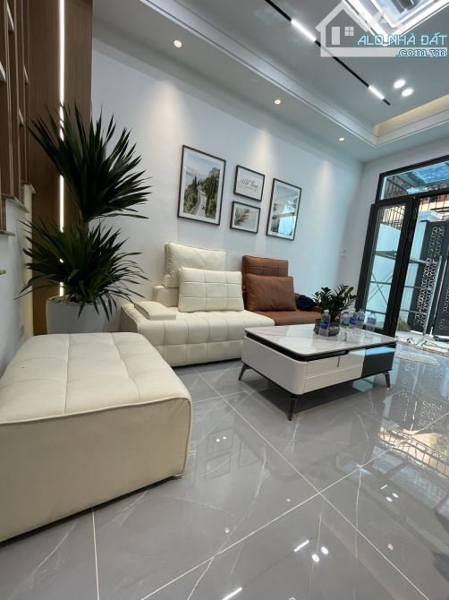 🌟 NHÀ ĐẸP CẠN LỜI, 4 TẦNG FULL MÁI, NGÕ TO, GẦN KĐT ĐẠI KIM, GIÁ 8.65 TỶ 🌟