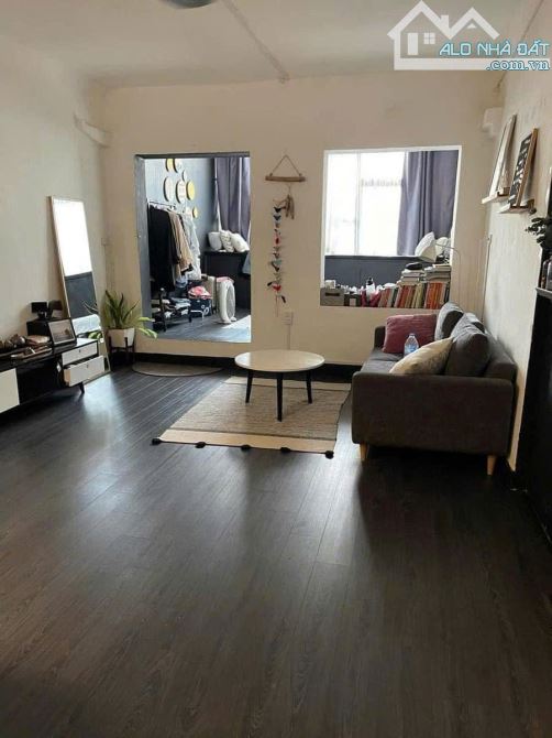 Cho thuê căn hộ tập thể Tầng 3 phố Nguyễn Công Trứ, 55m2, 7 triệu