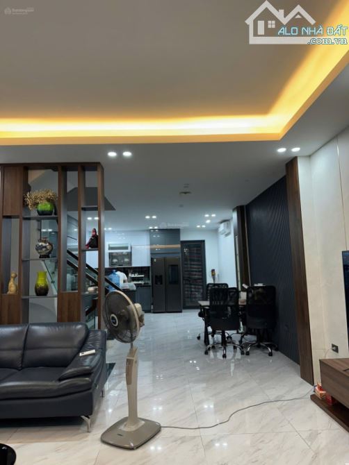 Bán LK khu đô thị Văn Khê 85m2, 5 tầng, thang máy, nội thất xịn,kinh doanh giá 19.5 tỷ
