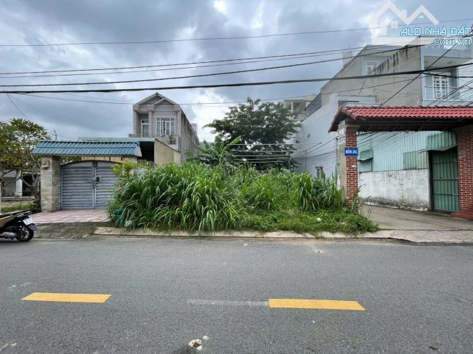 Bán lô đất vị trí cực đẹp, mặt tiền đường ngay Suối Tiên - Tân Phú, Quận 9. Giá cực tốt