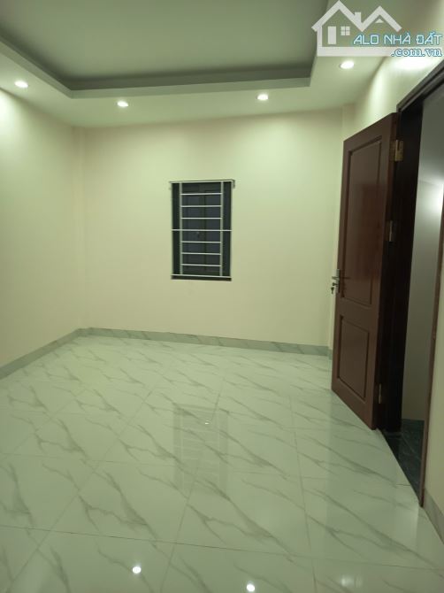 Bán nhà Lai Xá 33m² 5 tầng, MT 5m giá 5.8 tỷ, nội thất đẹp sịn, hàng xóm khu đô thị Hinode