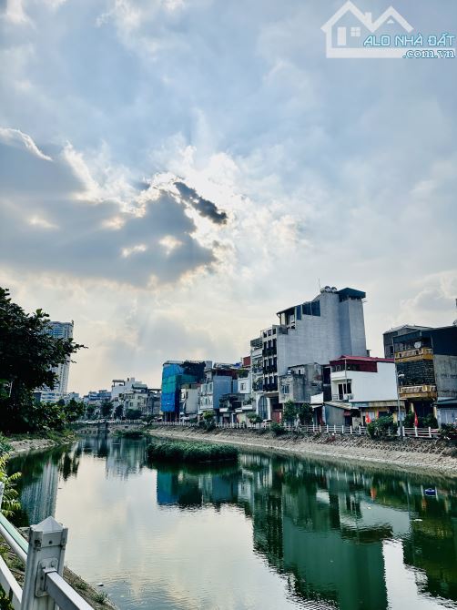 Đất mặt hồ Tai Trâu, Ngọc Lâm cách Hồng Tiến 100m vỉa hè Oto tránh kinh doanh