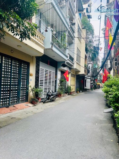 - NHÀ DÂN XÂY CẦU GIẤY- LÔ GÓC - NGÕ THÔNG RỘNG - KINH DOANH - Ô TÔ QUA CỬA - DT 47 M - 4