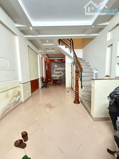 TRUNG KÍNH 40/42M², 5 TẦNG, MT 4.2M, NGÕ Ô TÔ, 15.5 TỶ