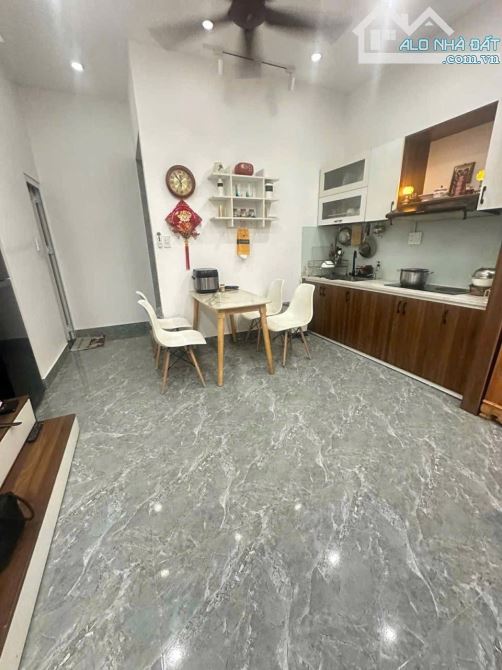 Chính chủ cần bán nhanh căn nhà 3 tầng đường Đinh Tiên Hoàng. Hải Châu