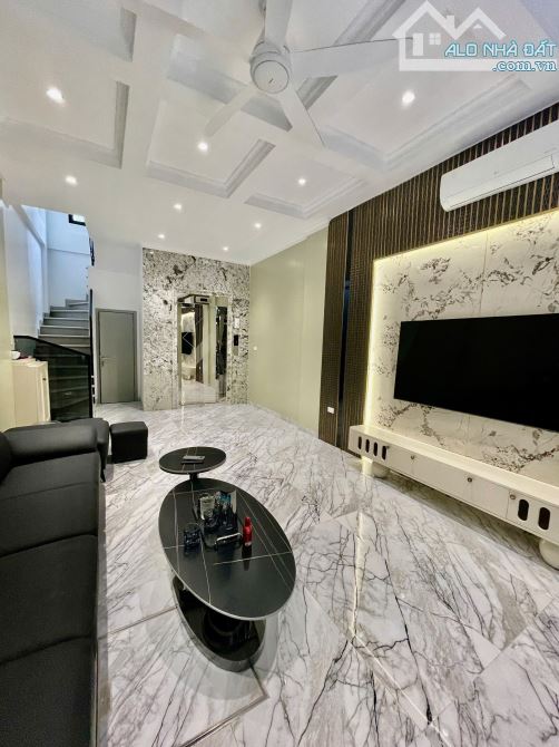 BÁN NHÀ NGUYỄN CÔNG HOAN 45M2 - 7 TẦNG THANG MÁY Ô TÔ VÀO NHÀ FULL NỘI THẤT CAO CẤP