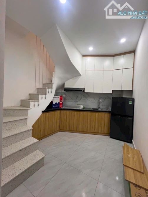 15m2 5 tầng 3 ngủ , lõi Hoàn Kiếm , gần phố ô tô, gần viện 108  ngõ to ,