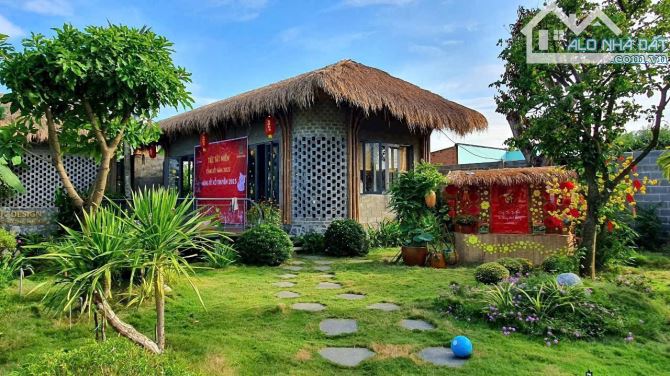 Bán khu vườn nghỉ dưỡng gần 1000m2 tuyệt đẹp Mặt Tiền Đường Long Chiến gần sông Đồng Nai