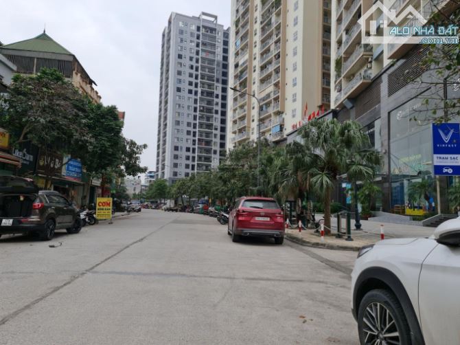 Bán đất mặt ngõ ô tô tránh phố Nguyễn Sơn 498m, mt 15m, giá 100 tỷ
