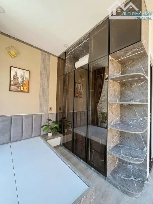 BÁN NHÀ 1 TRỆT 3 LẦU MỚI ĐẸP LUNG LINH HẺM Ô TÔ NGUYỄN AN NINH
