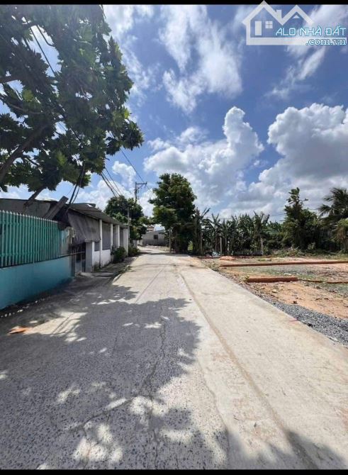 CHỦ GỬI Cần Bán Gấp Lô Đất ấp 4 xã Đông Thạnh Hóc Môn.  1/ Đường nhựa đi vào 50m