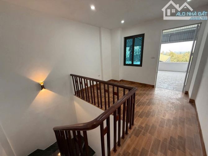 Bán nhà Giang Biên 33m2 ngõ ô tô tránh đủ tiện ích ô tô đỗ cổng 6.2 tỷ