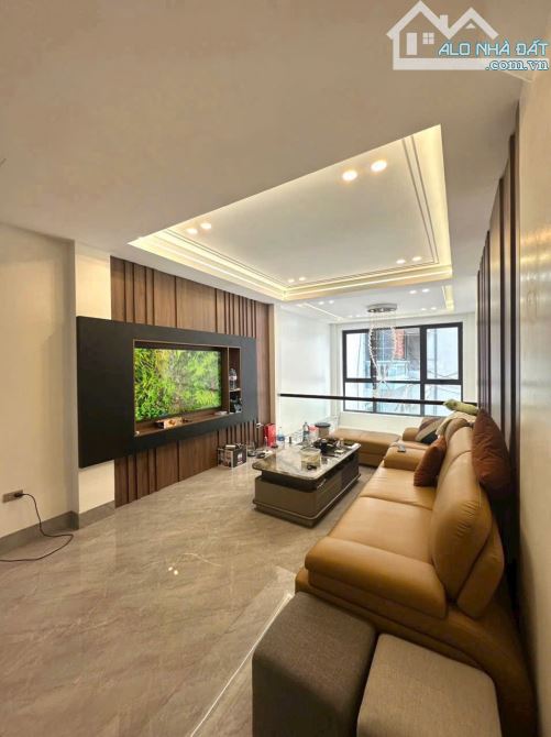 Bán nhà Ngọc Lâm 59m2 hai ô tô 7 chỗ vào nhà mặt tiền rộng thang máy 20.5 tỷ