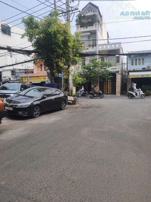 Hẻm nhựa xe tải tránh khu vip bàu cát - 100m - 5 tầng - xây lệch tầng cực đẹp
