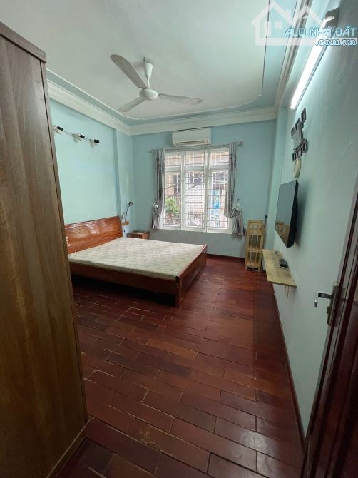Cho thuê nhà nguyên căn ngõ 151 Nguyễn Đức Cảnh, Tương Mai, Hoàng Mai. DT 42m x 3 tầng,