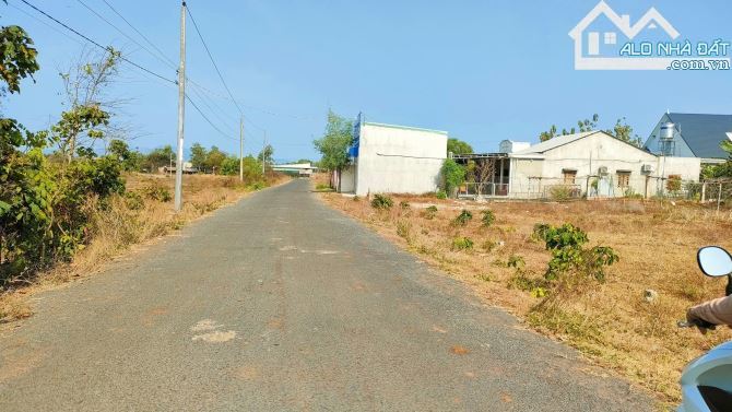 Bán đất kim long mặt tiền 200m . Đất phủ hồng toàn bộ. Trên sổ có sẳn 250 thổ cư