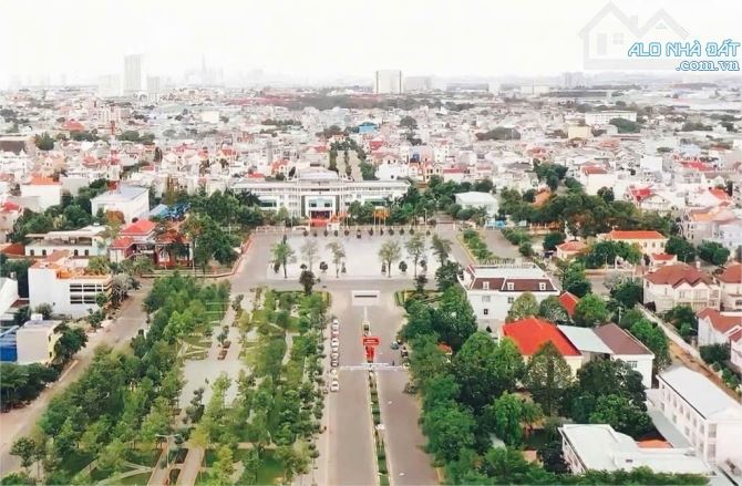 NHÀ 3 TẦNG MẶT TIỀN ĐƯỜNG, KHU TRUNG TÂM HÀNH CHÍNH DĨ AN
