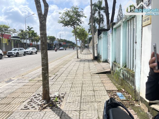 Một lô đất mặt tiền kinh doanh được các ngành nghề dt 350 m 7x50 có sẵn nhà cấp 4