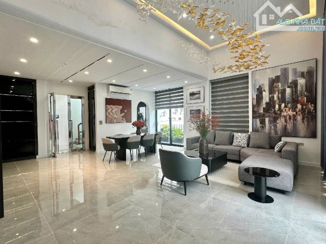 17.x Tỷ /79 M2/ 5.7 M tiền/ 5 Tầng Thang Máy/ Ô tô Chánh/ Thạch Bàn