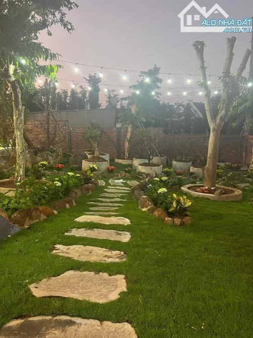 BÁN VIEW NGHĨ DƯỠNG TAI CHÂU ĐỨC, ĐẸP K TÌ VẾT, DT GẦN 700M2 CÓ 200M2 THỔ CƯ, SAN NHÀ VƯỜN