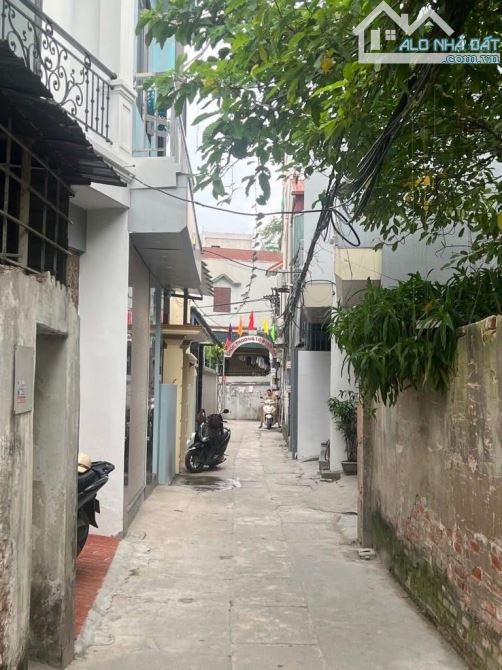 Bán nhà dân xây 40m2 x 3 tầng, nhỉnh 5 tỷ, ngay Tự Khoát - Ngũ Hiệp, gần Vũ Lăng