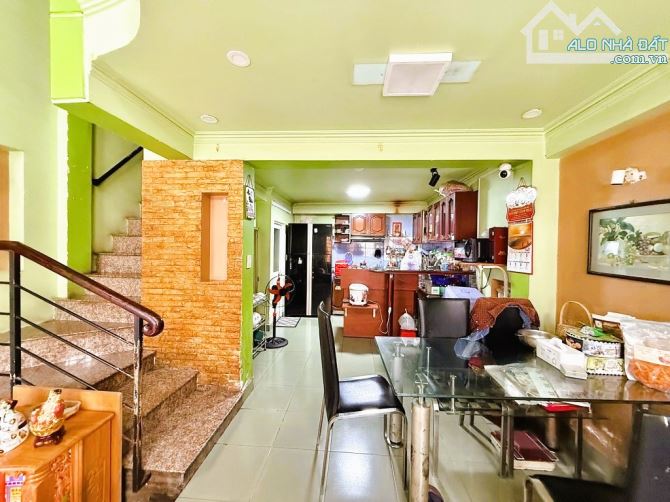 NHỈNH 5 TỶ CÓ NHÀ 5 TẦNG SÁT MẶT TIỀN KHU ẨM THỰC PHAN XÍCH LONG, VẠN KIẾP - GIÁP QUẬN 1.