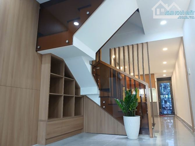 BÁN NHÀ TRUNG TÂM QUẬN 1 – 137/ TRẦN ĐÌNH XU Ngay chợ, cách Trần Hưng Đạo 80m