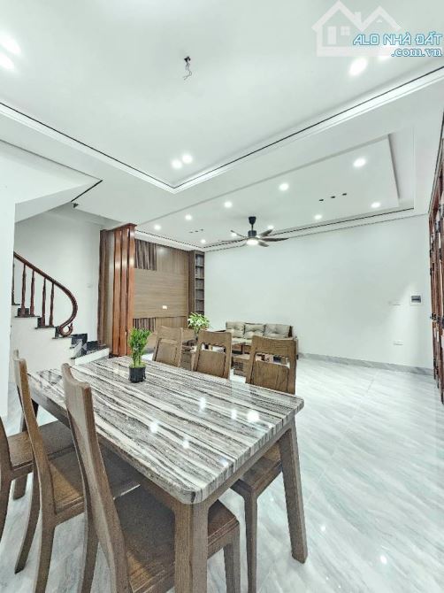 Nhà đẹp 5 tầng phúc lợi gần oto