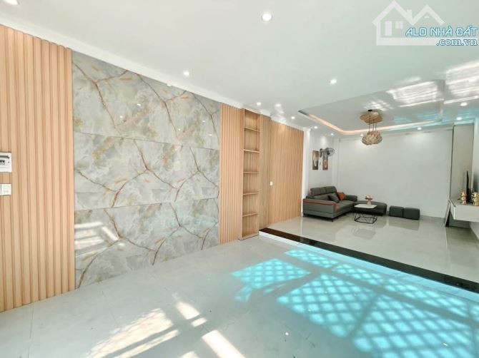 BÁN NHÀ ĐẸP 3 LẦU FULL NỘI THẤT ĐẦU HẺM ĐỖ XUÂN HỢP. DT: 6x12M. GIÁ: 4,35 TỶ