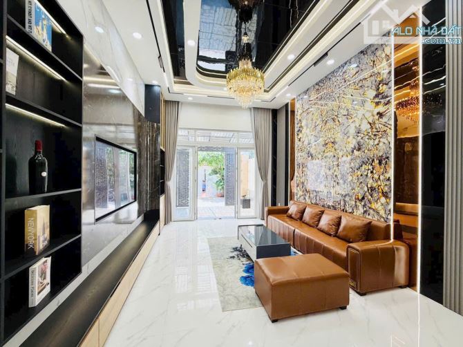 Bán nhà mặt tiền Thạnh Xuân 23, 4m x 15m,1 trệt 3 lầu, gồm 4 PN, giá 6ty28 - 10
