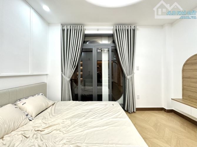 BÁN NHÀ XÂY MỚI 100% NGAY CHỢ BÀ CHIỂU- HẺM 4.5M - 43M2 – 5 TẦNG 4 PHÒNG NGỦ - 8.85 TỶ - 10