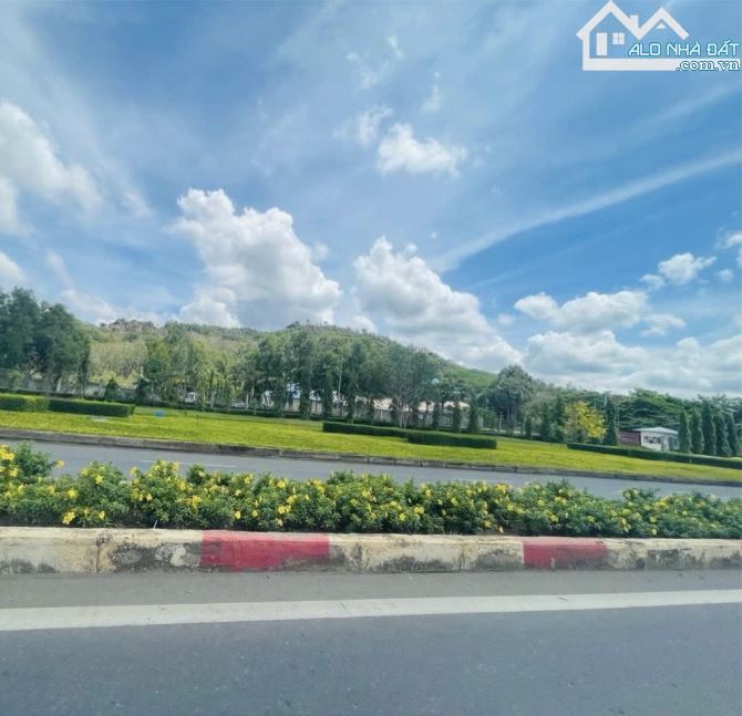 CĂN SHOPHOUSE MẶT TIỀN ĐƯỜNG LỚN, CẠNH SÂN GOLF VÀ ĐỒI CỪU SUỐI NGHÊ, TIỆN KINH DOANH - 10