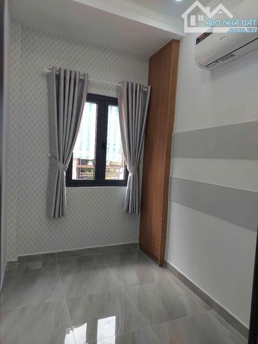 NHÀ TRUNG TÂM P10 - ĐỐI DIỆN NGÂN HÀNG - TRƯỜNG HỌC 26M2 GIÁ CHỈ NHỈNH HƠN 3 ĐỒNG - 10