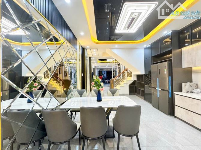 Bán nhà đẹp 4 tầng. Hẻm xe hơi 8m. Thông 2 chiều. Dt 4x18m. Nguyễn Thị Hương. Tt Nhà Bè - 11