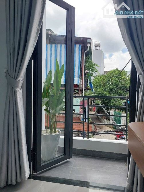 NHÀ TRUNG TÂM P10 - ĐỐI DIỆN NGÂN HÀNG - TRƯỜNG HỌC 26M2 GIÁ CHỈ NHỈNH HƠN 3 ĐỒNG - 11