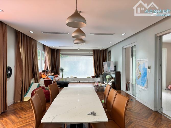 Bán Gấp Siêu Biệt Thự Phố Hoàng Ngân-Trung tâm TP Thái Nguyên -356m2, lô góc -Chỉ 14,5 Tỷ - 1