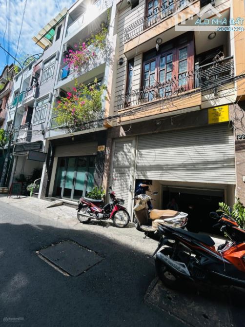 ĐẲNG CẤP MT HOA LAN - PHAN XÍCH LONG -  Hầm + 4 tầng (4.5x11m) vuông vức, view đỉnh khu - 1